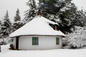 Lothlorien Cottage in Hogsback in the snow