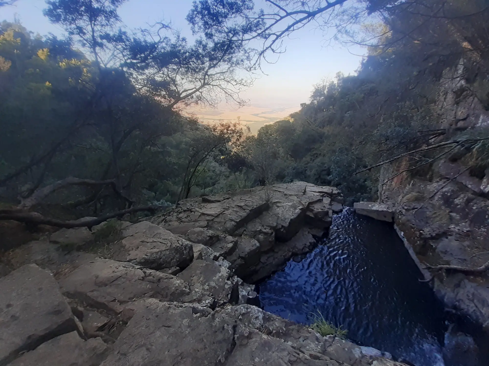 Water and rock along the Swallowtail Falls route