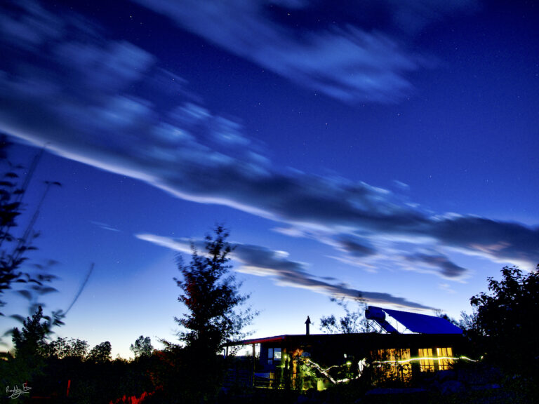 Wild Fox Hill Ecocabin by night 768x576