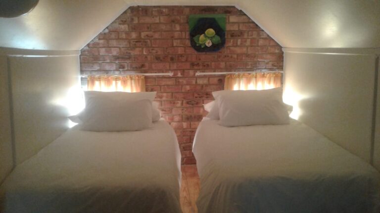 Twin bed room 768x432