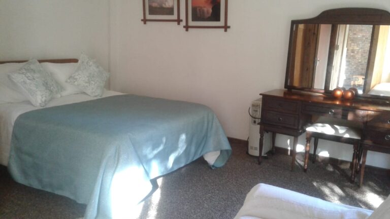 redwood main bedroom 2 768x432