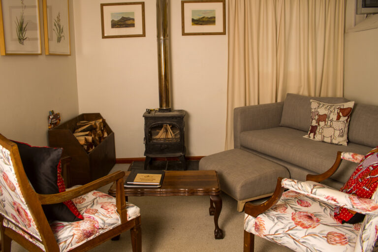 Khayalethu lounge 768x512